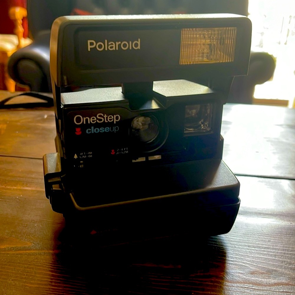 Polaroid OneStep close up camera
